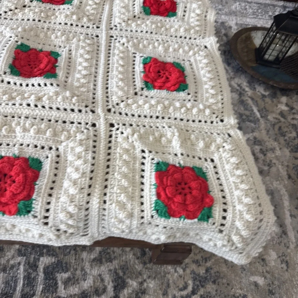 VTG Crocheted Granny Square Afghan Throw Blanket 3D Puffy Red Roses 36